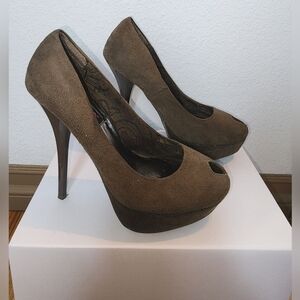 Dollhouse Brown Suede 5 Inch Stilettos Size 6